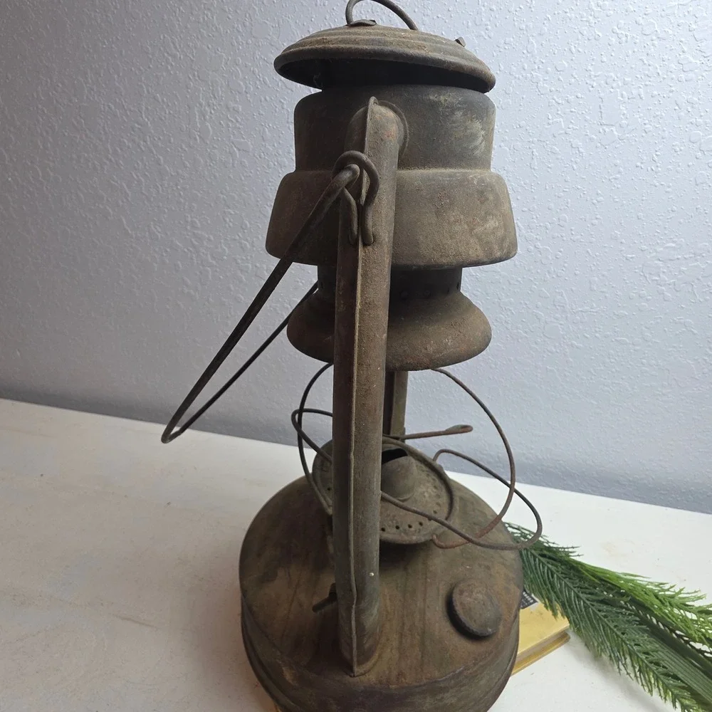 Vintage Embury No. 2 Air Pilot Lantern Rustic Star Base NO GLASS‎